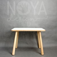 Белый деревянный стол и соответствующие стулья. NOYA Design